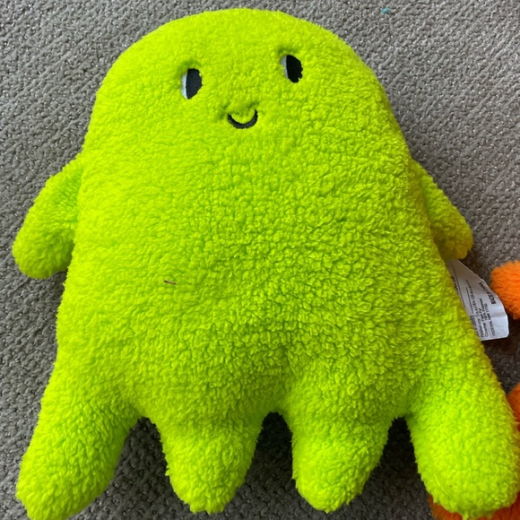 Ghost Shape Throw Pillow Faux Shearling 2 pieces Hyde & EEK! Boutique - Picture 2 of 7